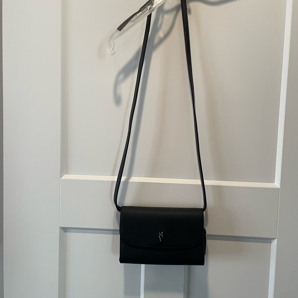 Simply Vera Wang Black Purse with 5 Compartments
